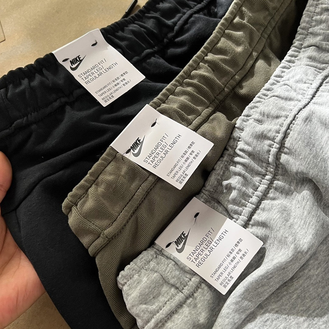 ירוק זית - Nike Classic pants