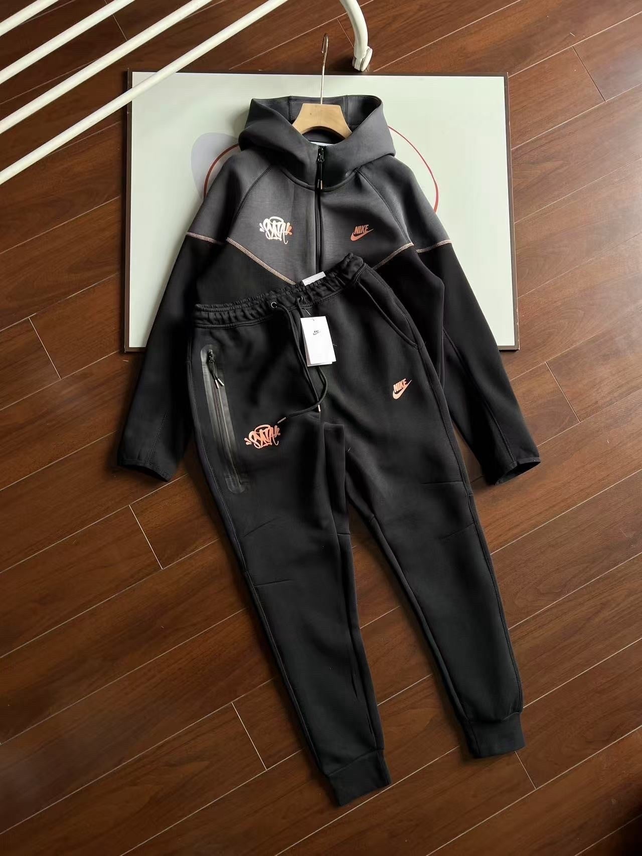 שחור/אפור - Nike Tech NSW Tracksuit