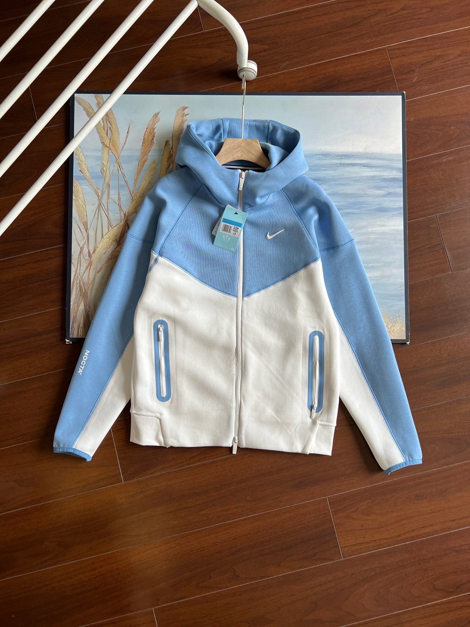 תכלת/לבן - Nike Tech Hoodie