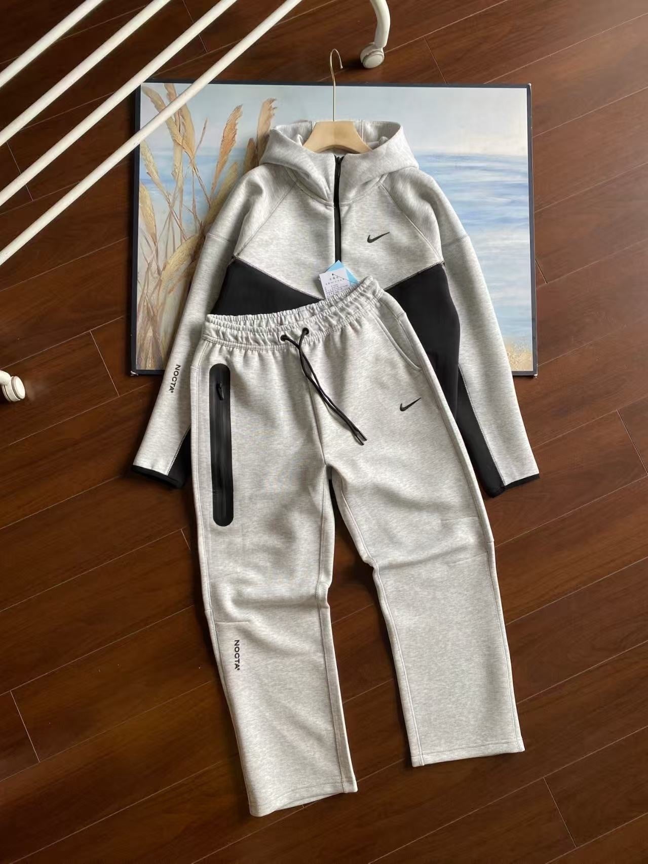 לבן/שחור - Nike Tech Tracksuit