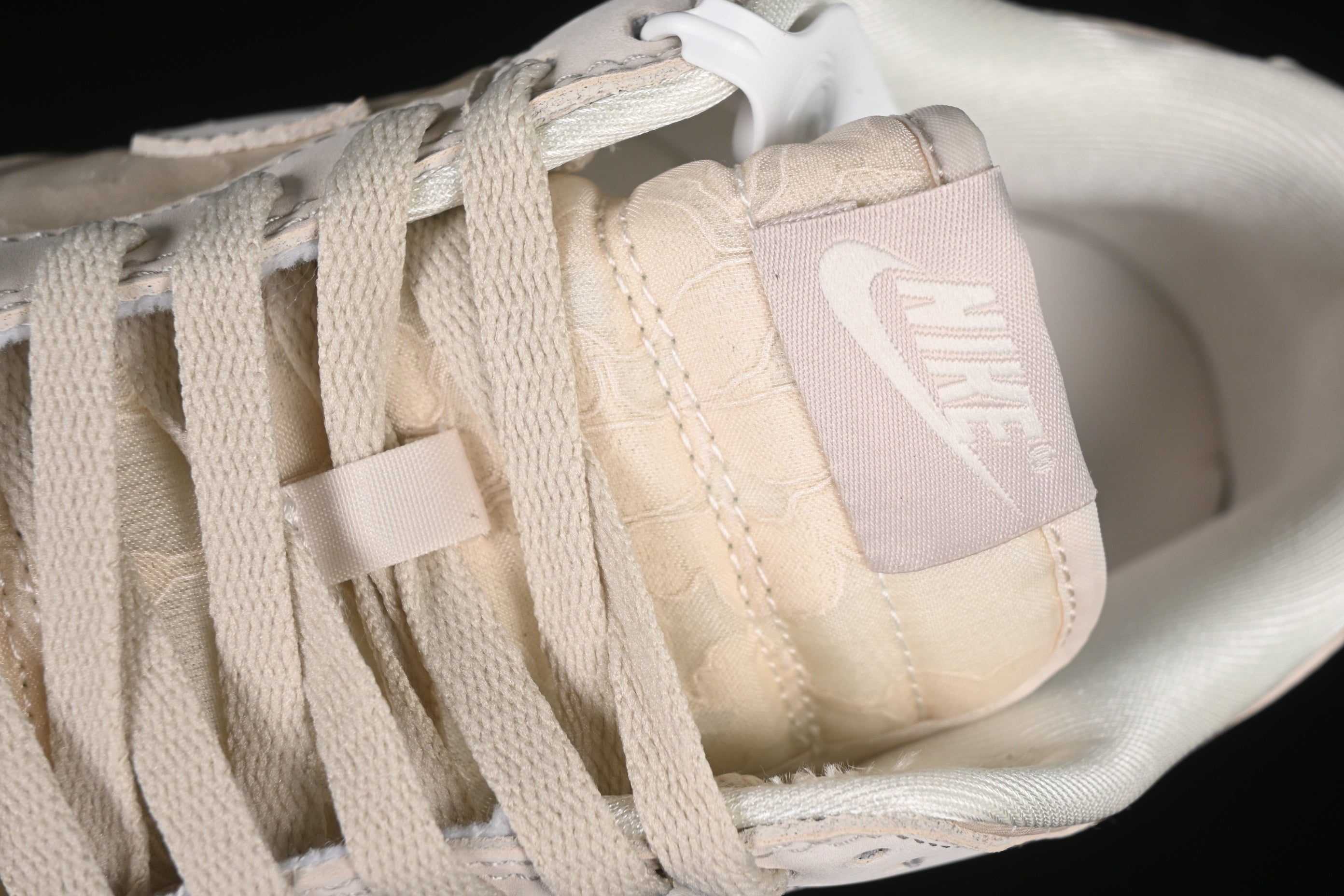 Nike Dunk - Beige Floral Embroidery