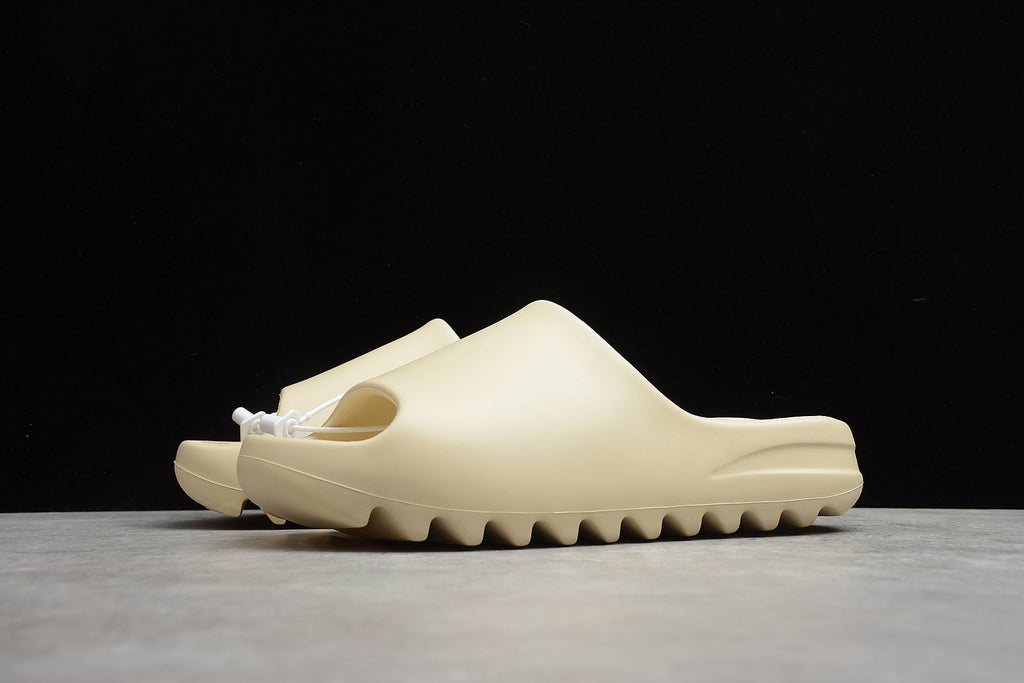 Yeezy Slides לבן