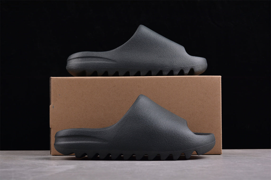 Yeezy Slides - שחור