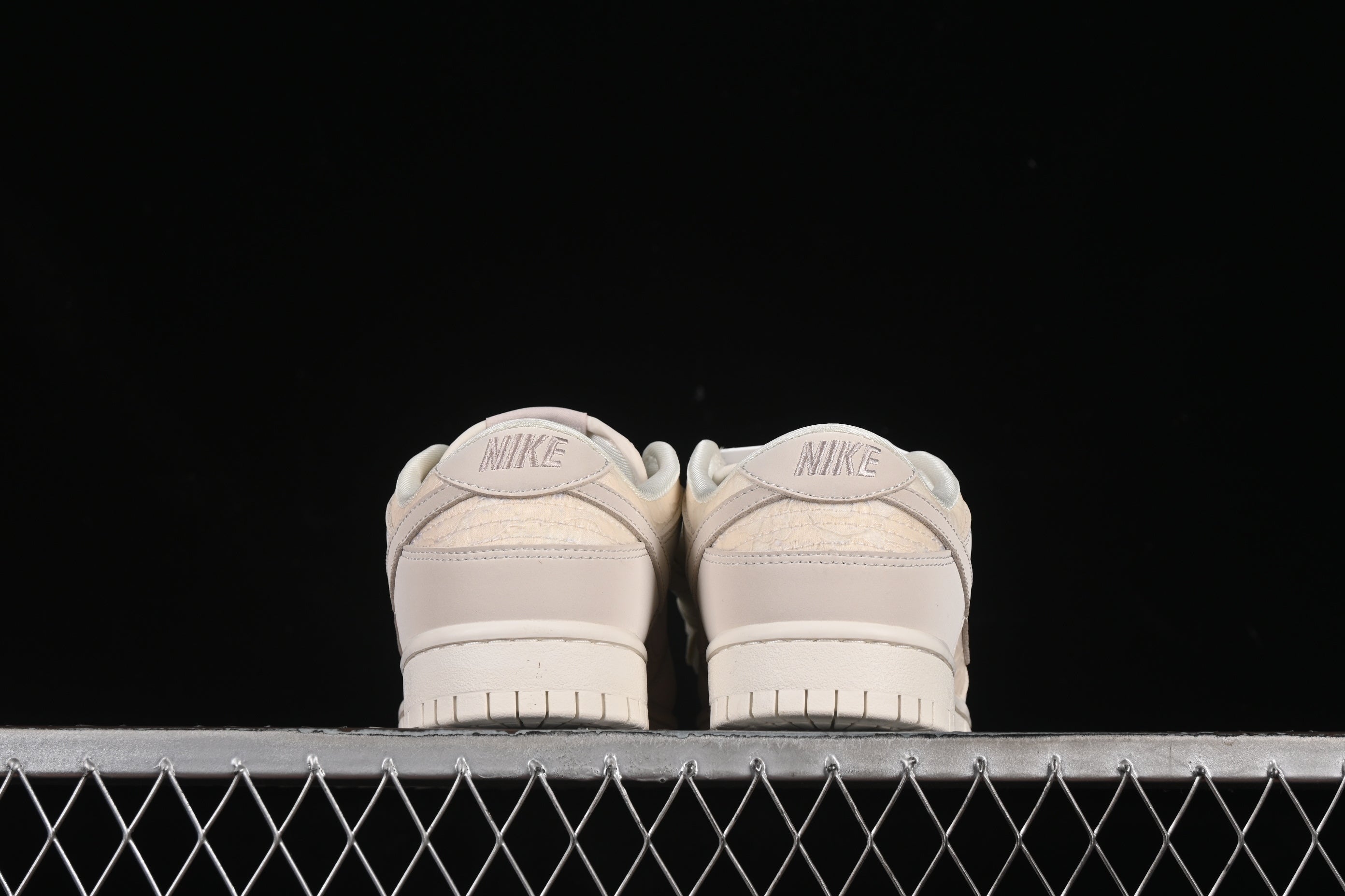 Nike Dunk - Beige Floral Embroidery