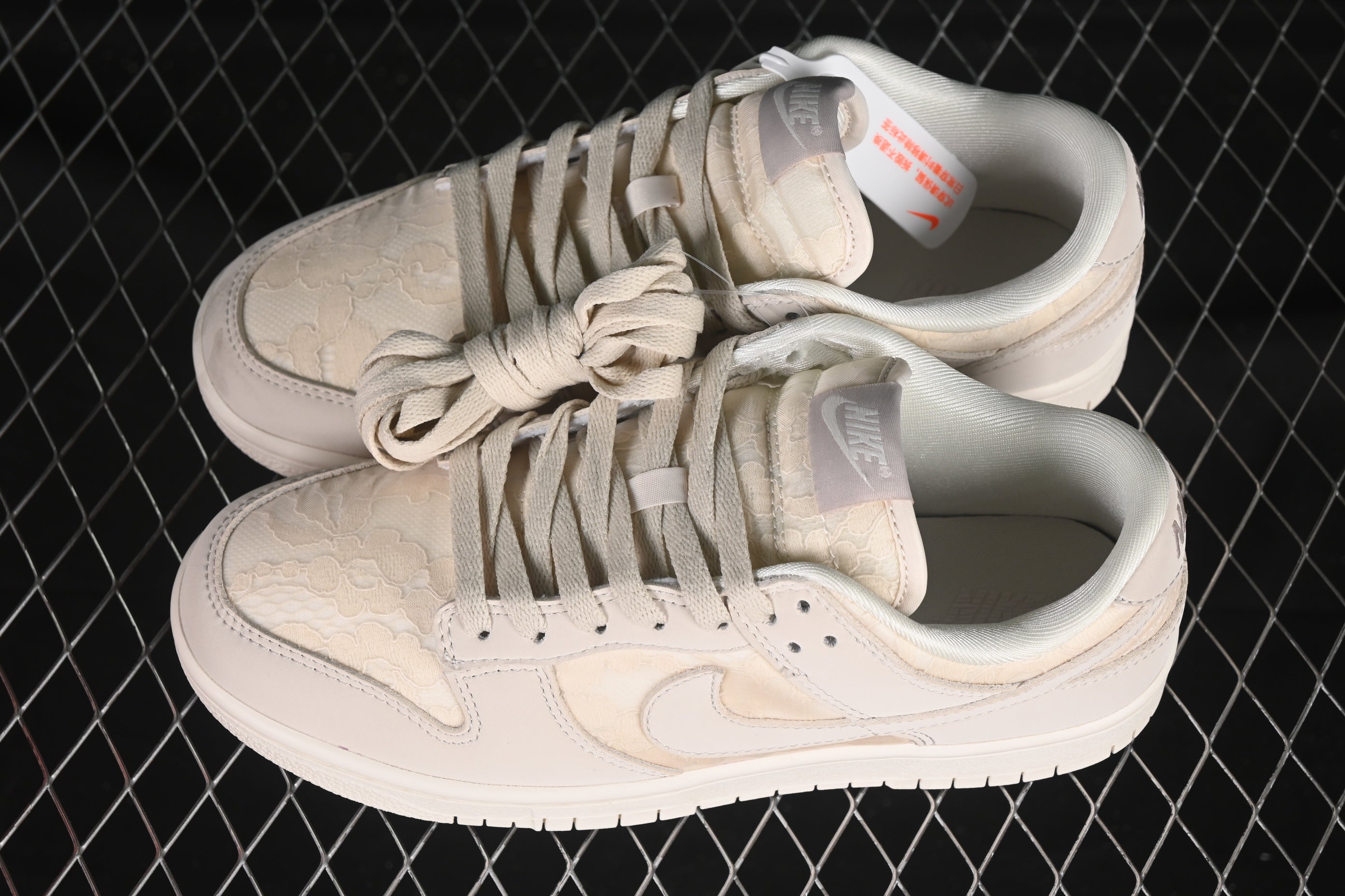 Nike Dunk - Beige Floral Embroidery