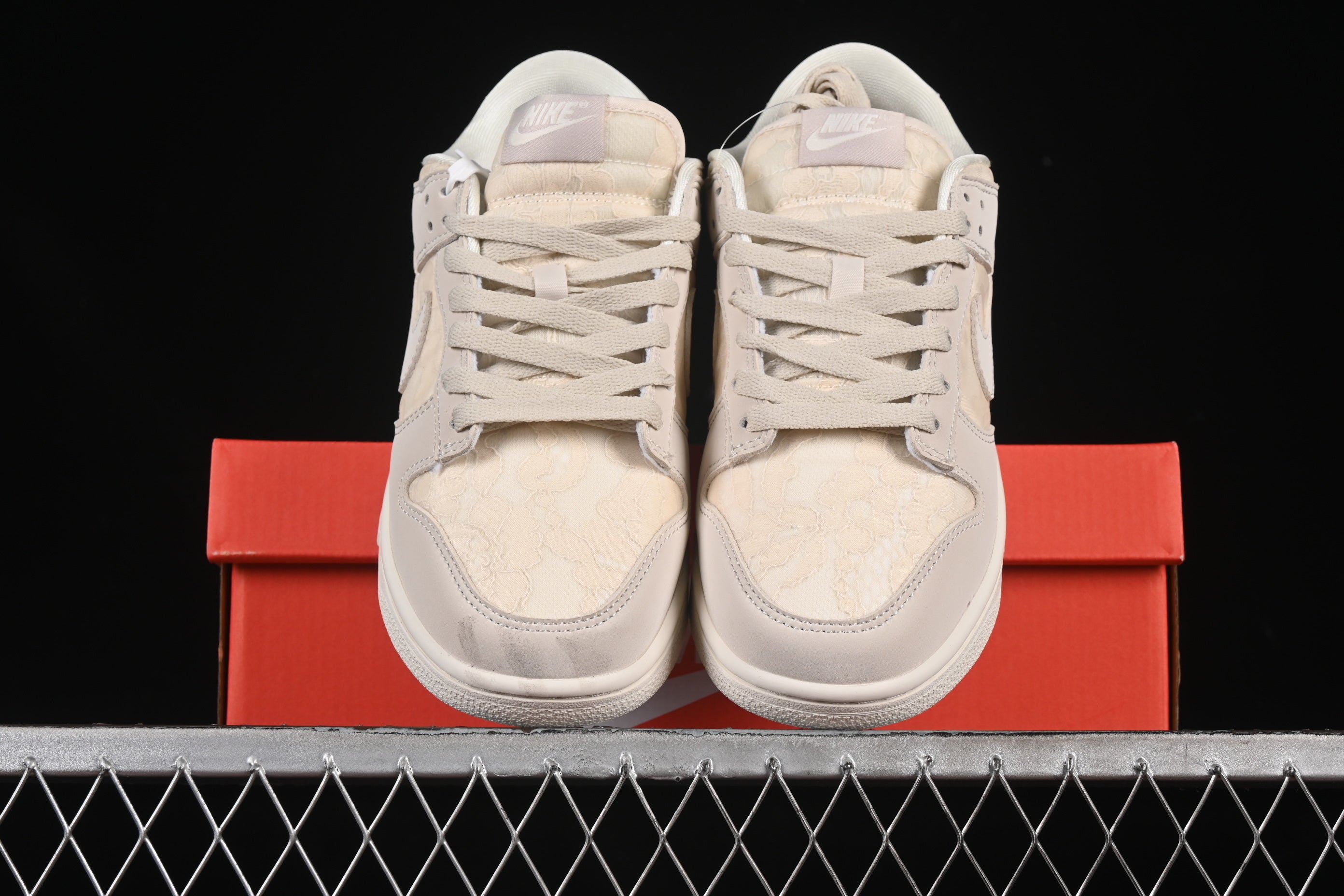 Nike Dunk - Beige Floral Embroidery