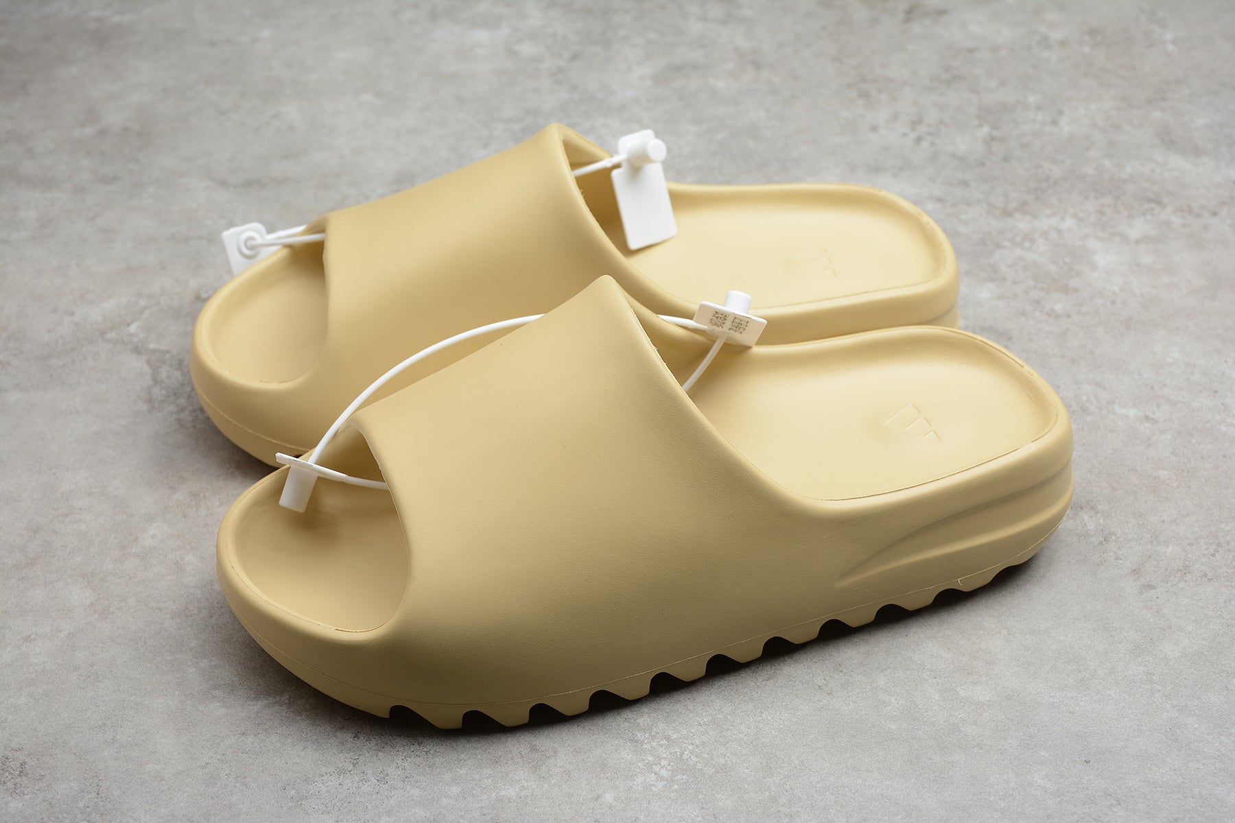 Yeezy Slide - 'בז